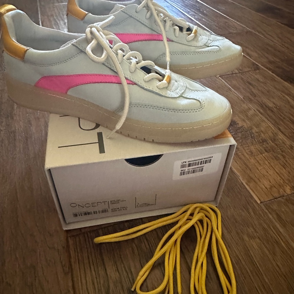 Oncept Panama Leather Sneaker - pink and blue.